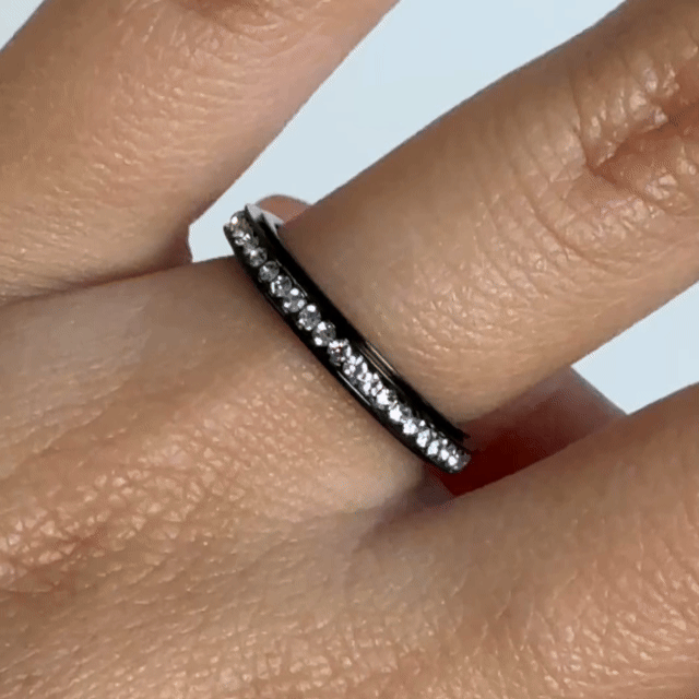 Anillo Deslizante Delgado Zirconias Negro