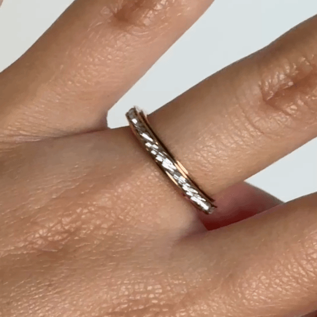 Anillo Deslizante Delgado Zirconias Oro Rosa