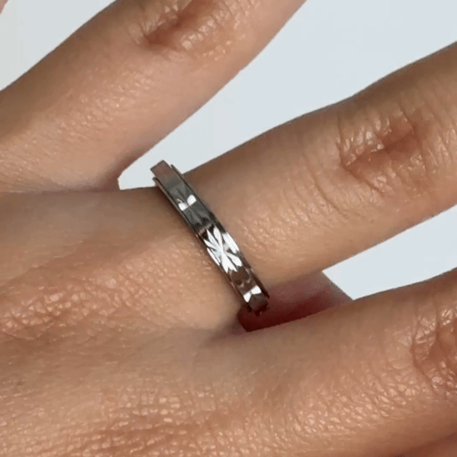 Anillo Deslizante Delgado Textura Plateado