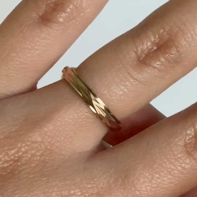 Anillo Deslizante Delgado Textura 2 Dorado