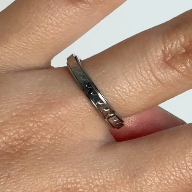 Anillo Deslizante Delgado Hammered Plateado