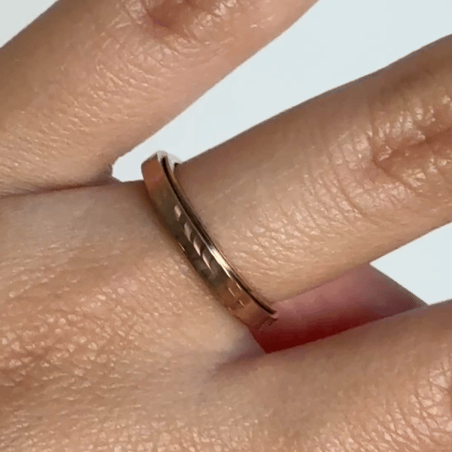 Anillo Deslizante Delgado Hammered Oro Rosa